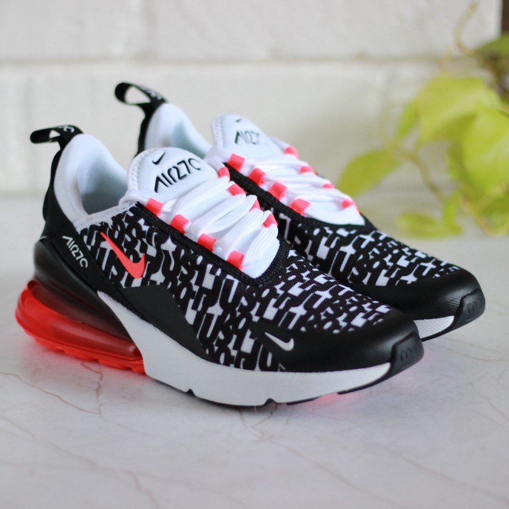 NEW Nike Air Max 270 Sneakers